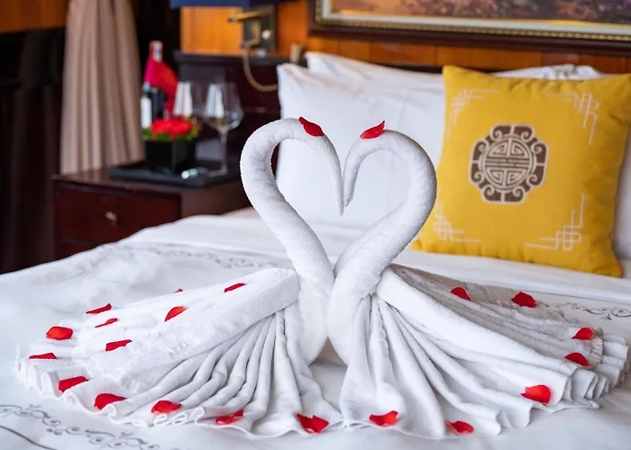 Botel Hera Boutique Cruise Bay Hạ Long