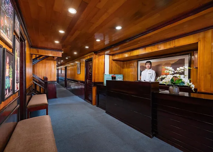 Hera Boutique Cruise Bay Botel