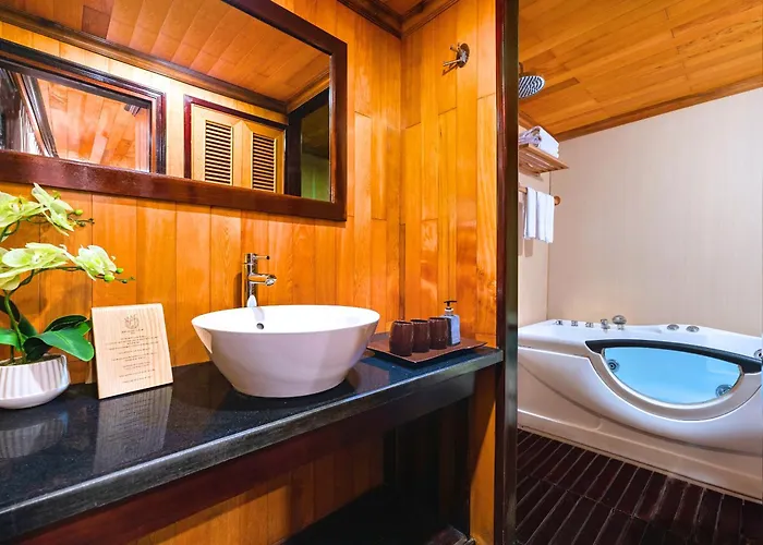 Botel Hera Boutique Cruise Bay Hạ Long
